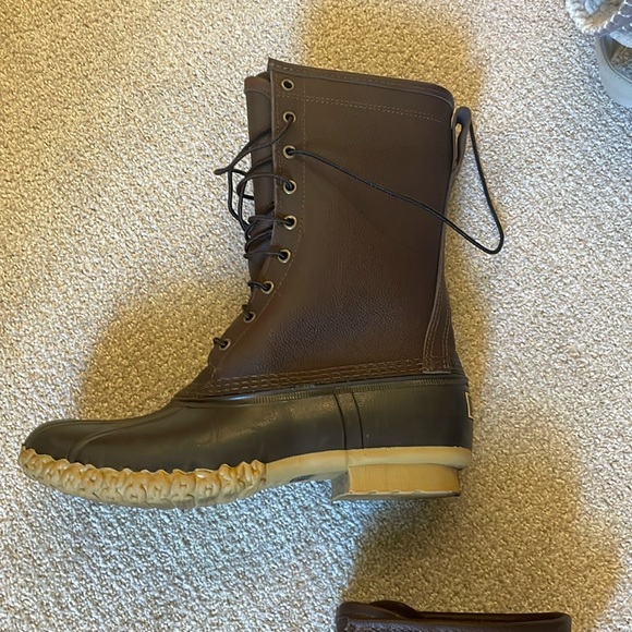 Women’s 10 wide Maine hunting boots - Picture 1 of 5